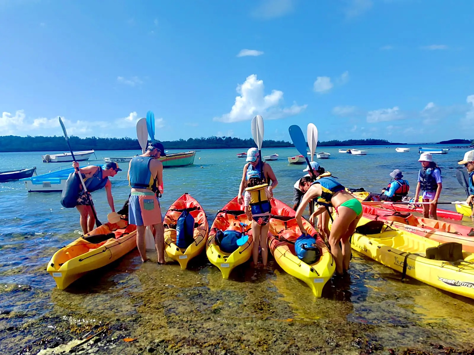 Sea Kayaking Ile D'Ambre thumbnail 4