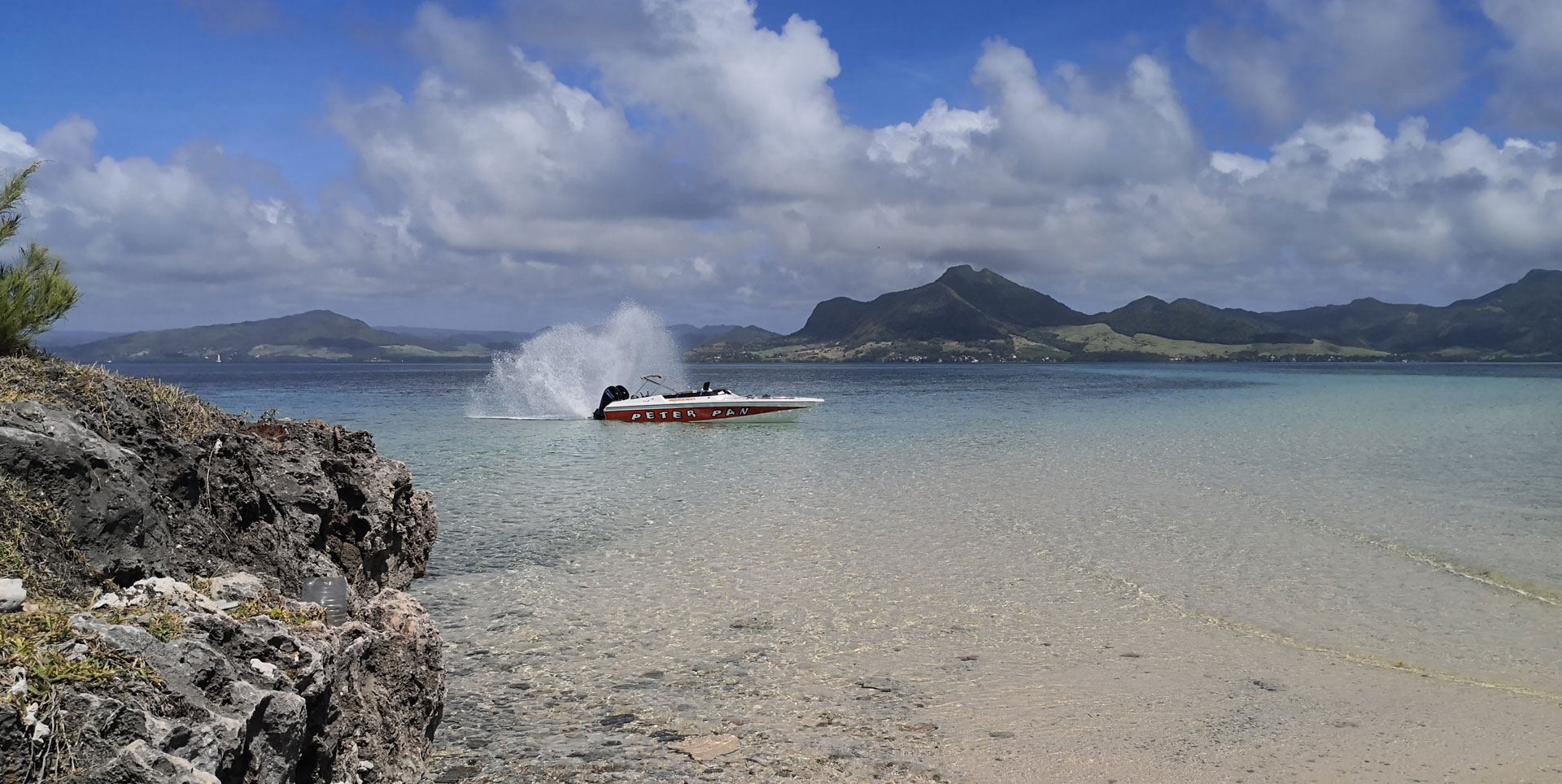 Speed Boat Trip Mauritius thumbnail 2